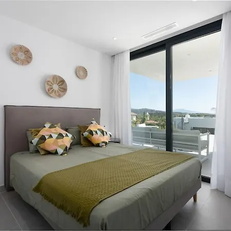 فيلة Modern With Private Pool Close To إِستيبونا