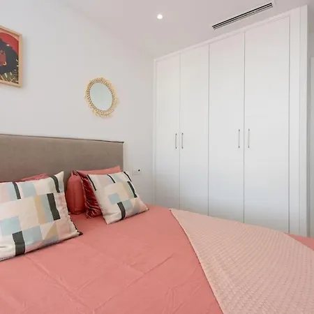 Modern With Private Pool Close To إِستيبونا