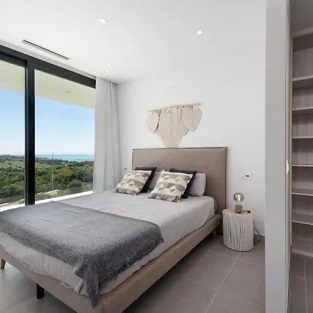 Modern With Private Pool Close To فيلة إِستيبونا