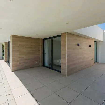 Modern With Private Pool Close To Villa *