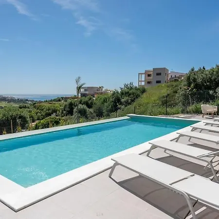 Modern With Private Pool Close To فيلة *