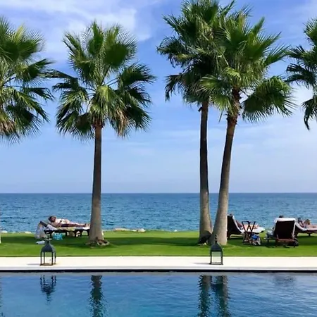 Modern With Private Pool Close To فيلة إِستيبونا