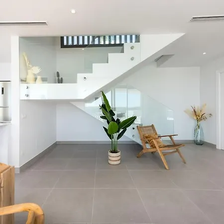 Modern With Private Pool Close To فيلة إِستيبونا