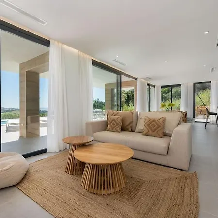 Modern With Private Pool Close To * إِستيبونا