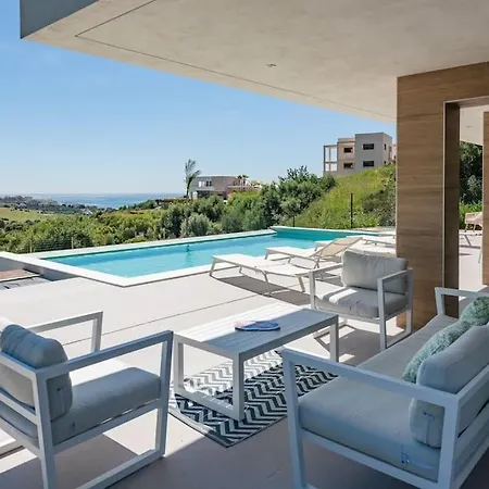 Modern With Private Pool Close To فيلة