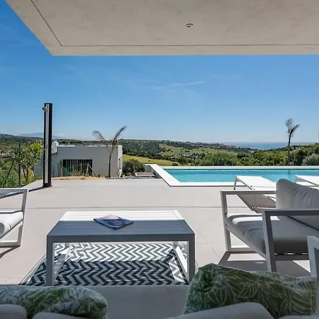 فيلة Modern With Private Pool Close To إِستيبونا